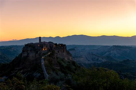 Civita Di Bagnoregio Italy Part Two Man Woman Camera