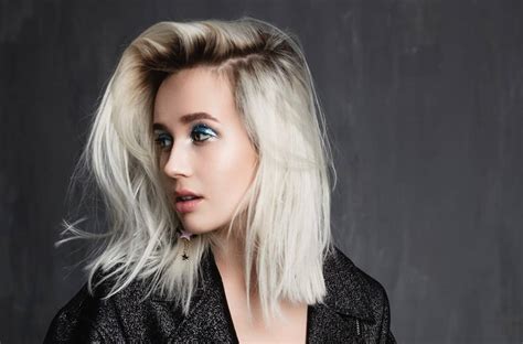 How To Blend Dark Roots With Blonde Hair — Diy Home Technique