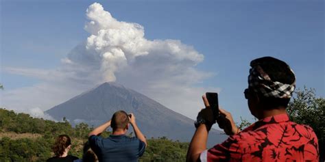 Bali Airport Reopens After Volcanic Ash Clears Wsj