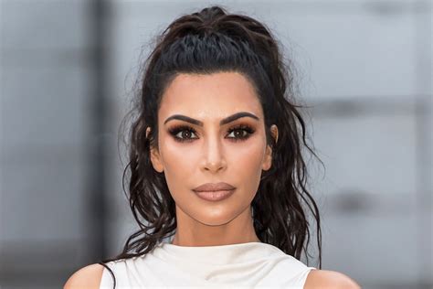 kim kardashian wears her hair in natural waves for 2018 cfda awards allure