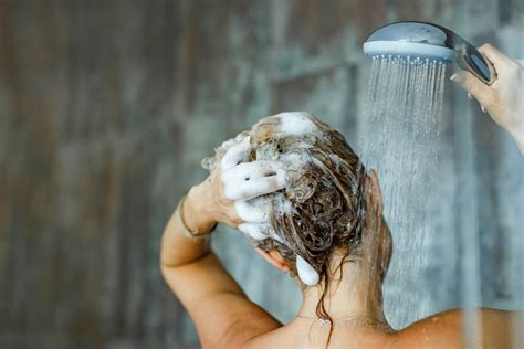 Does Wetting Your Hair Everyday Damage It