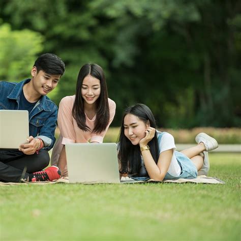 Sering menjadi salah satu genre yang paling banyak diminati pembaca wanita ataupun pria. Cerita Pendek Lucu 2 Paragraf | Cerpen