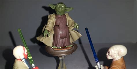 Yoda With Chian Figure And Hover Chair Padawan Lightsaber Training