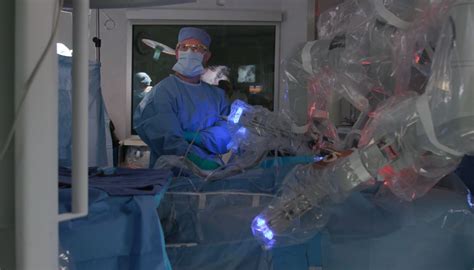 Surgeons Remove Cancerous Lymph Nodes Through Hidden Scar Procedure