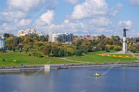 Search hotels in chuvashia, russia. Vista sobre el río con edificios y ciudad de riga, latvia ...