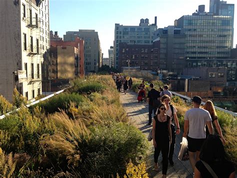 New Yorks High Line Why The Floating Promenade Is So Popular The