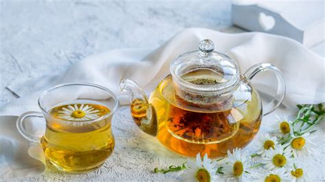 So a warm mug of it before bed could be the solution you've been looking for, unless that is you are very caffeine sensitive, i'm fairly sensitive to. The reason you should drink chamomile tea before bed