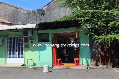The majority of chinese who stay here speak teow chew (潮州话) instead of the hokkien (福建话) which is commonly used on penang island. Barbers in Penang