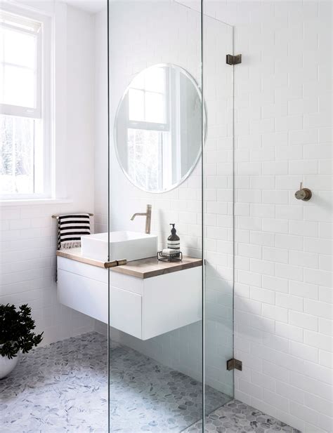 Here are 21 decorating ideas for refreshing small bathrooms. How to design a small bathroom to make it feel bigger ...