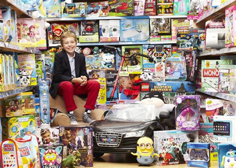 Die ehemaligen toysrus filialen in deutschland, österreich und der schweiz sind durch den irischen spielwarenhändler smyths toys übernommen worden, der über mehr als 30 jahre erfahrung im verkauf von spielwaren und. Toys"R"Us is Searching For Its "President of Play" | La JaJa