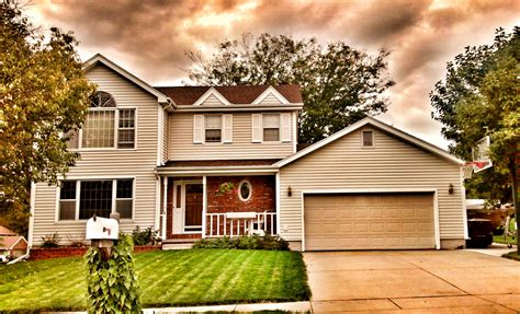 Installing vinyl siding can help to reduce the amount of maintenance you have to do to the outside of your house. siding - flatwater builders