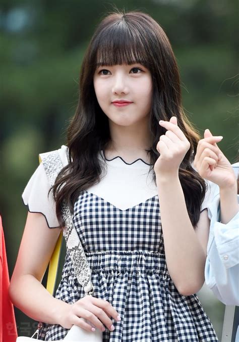Source music artist '여자친구 gfriend' 인스타그램 : 여자친구 측 "예린, 맹장염으로 일시적 스케줄 불참"