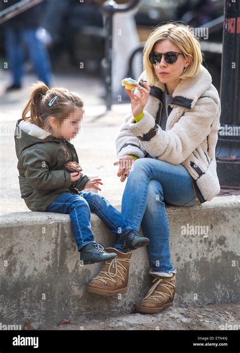 Sienna Miller And Daughter Hi Res Stock Photography And Images Alamy