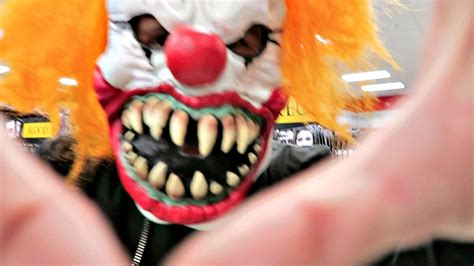 Scary Killer Clown Creeps Up On Girlfriend Youtube