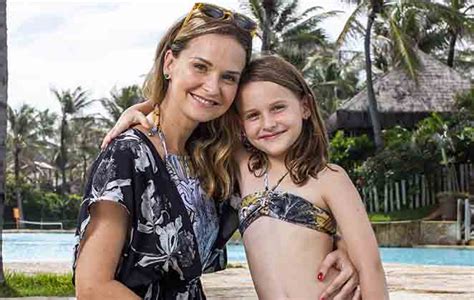 Fernanda Rodrigues e filha curtem mini férias no Beach Park OFuxico