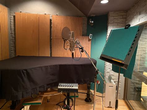 第1スタジオのメインフロアでボーカルレコーディング～音の響き・吸音方法について Mit Studio（エムアイティ・スタジオ） プロ