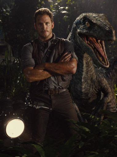 Jurassic World Plot Director Hints Movie Will See Humans Fighting Alongside Dinosaurs