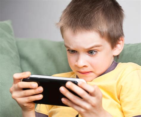 The purpose of doing this study is to *explain the disadvantages of using electronic gadgets among us students *determine the positive and negative effects of. Screen Time Can Be DANGEROUS For Kids' (Mental & Physical ...