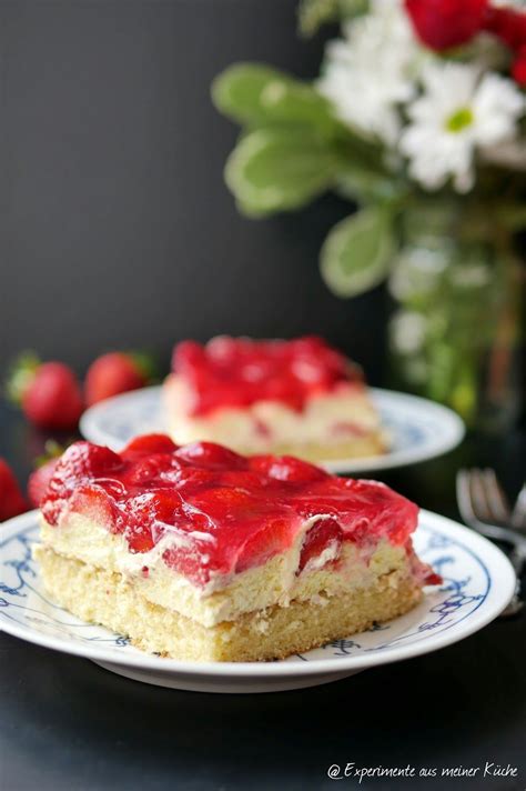 Zum abschluss kannst du den kuchen noch mit ein paar himbeeren garnieren. Erdbeerkuchen mit Vanillecreme | Erdbeerkuchen mit ...