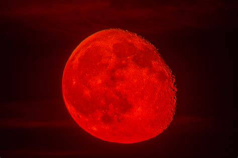 Red Moon Rising 17052014 Adams Astrosite