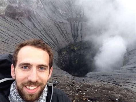 15 Greatest Travel Selfies Youve Ever Seen