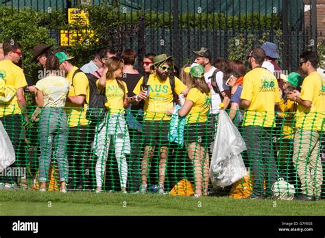 Wimbledon Londonuk 28th June 2016 Australian Tennis Fans Queuing For