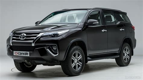 Toyota Fortuner Photo Left Front Three Quarter Image Carwale