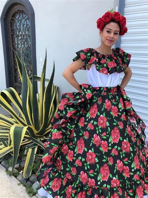 Pin De Julieta Pereyra En Polleras Y Vestidos Vestidos De Fiesta