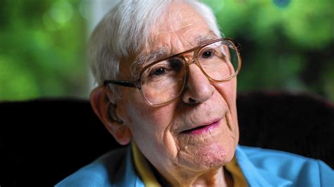 Papers of 102-year-old U. of I. professor reflect work in lab, a world ...
