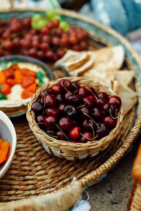 Mediterranean Inspired Beach Picnic Recipe In 2022 Picnic Foods