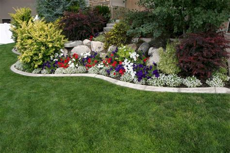Breathtaking Best 25 Easy Flower Bed Ideas To Make Front Yard More