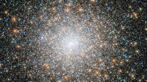 Hubble Spies A Spectacular Glittering Gathering Of Stars