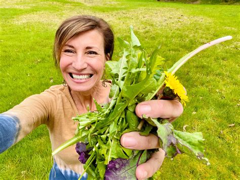 Urban Foraging 101: Discover a Bounty of Nutritious (and Free) Wild