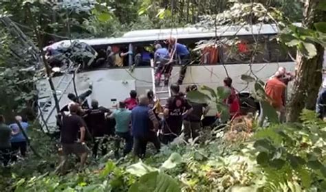 Bursa da tur otobüsü devrildi Ölü ve yaralılar var Gündem Turizm News