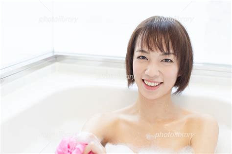 お風呂に入る女性 写真素材 3061379 フォトライブラリー Photolibrary Free Download Nude