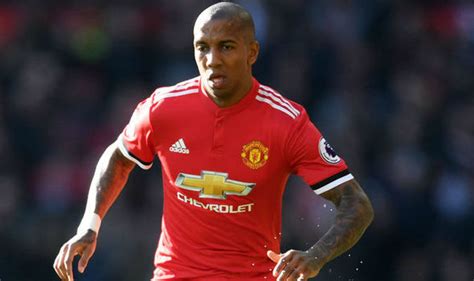 Sau khi chuyển đến sân old trafford hồi 2011, young có 9 mùa giải khoác áo. Man Utd news: Ashley Young quizzed on Old Trafford future ...