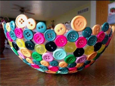 Étant des experts dans le recyclage de différents objets de la maison on va partager avec vous 10 idées de bricolage pour donner une nouvelle vie aux poignées démodées. Regardez tous ce que vous pouvez créer avec des boutons ...