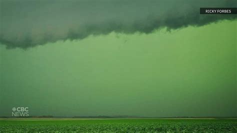 Does The Sky Always Turn Green Before A Tornado Cbcca