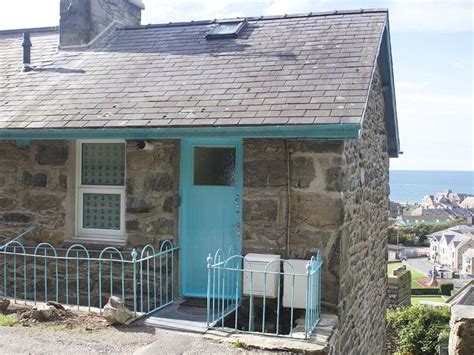 Stone Welsh Cottage Sea Views Close To Town And Beach 6868627