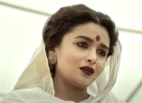 Gangubai Kathiawadi Trailer Alia Bhatt Is Feisty Queen Of Kamathipura Ajay Devgn Makes A Cameo