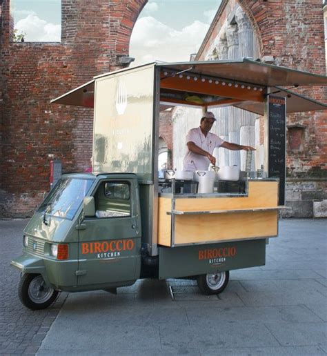Milano Arriva Il Food Truck Con Il Risotto Giallo Take Away 1 Di 1