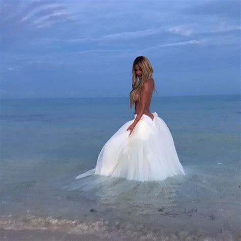 Kim Zolciak Goes Bold In Wedding Gown Photosimagesgallery 66125