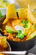 [:de]Mexikanische Suppe mit Tortilla Chips,Hähnchen und schwarzen ...
