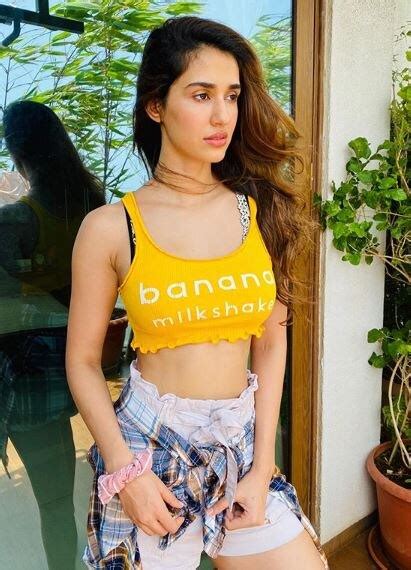 disha patani glamorous look during lock down लॉकडाउन के बीच भी कम नहीं हो रहा दिशा का ग्लैमर