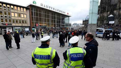 Cologne Police Identify 16 Suspects In New Year S Eve Assaults On 120 Women Abc News