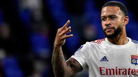 In the game fifa 21 his overall rating is 84. Memphis Depay recupera el número 10