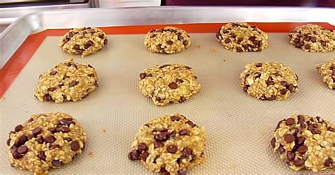 They are a very simple and light version of the traditional oatmeal cookie with added dark chocolate chips. 3 Ingredient Banana Oatmeal Breakfast Cookies Recipe