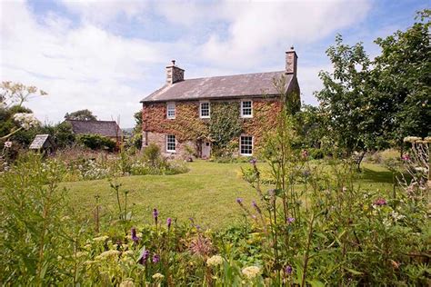 10 Of The Most Charming Farmhouses In The Uk Whats On By Candth