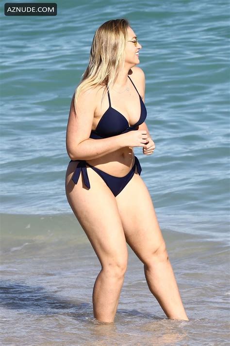 Iskra Lawrence Sexy With Friends Enjoying A Day On The Beach In Miami