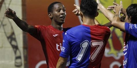 Ha marcado 12 goles en 16 jornadas, incluyendo un «póker» en su último partido. Bryan Gil: "El más sorprendido con mis goles soy yo" | El ...